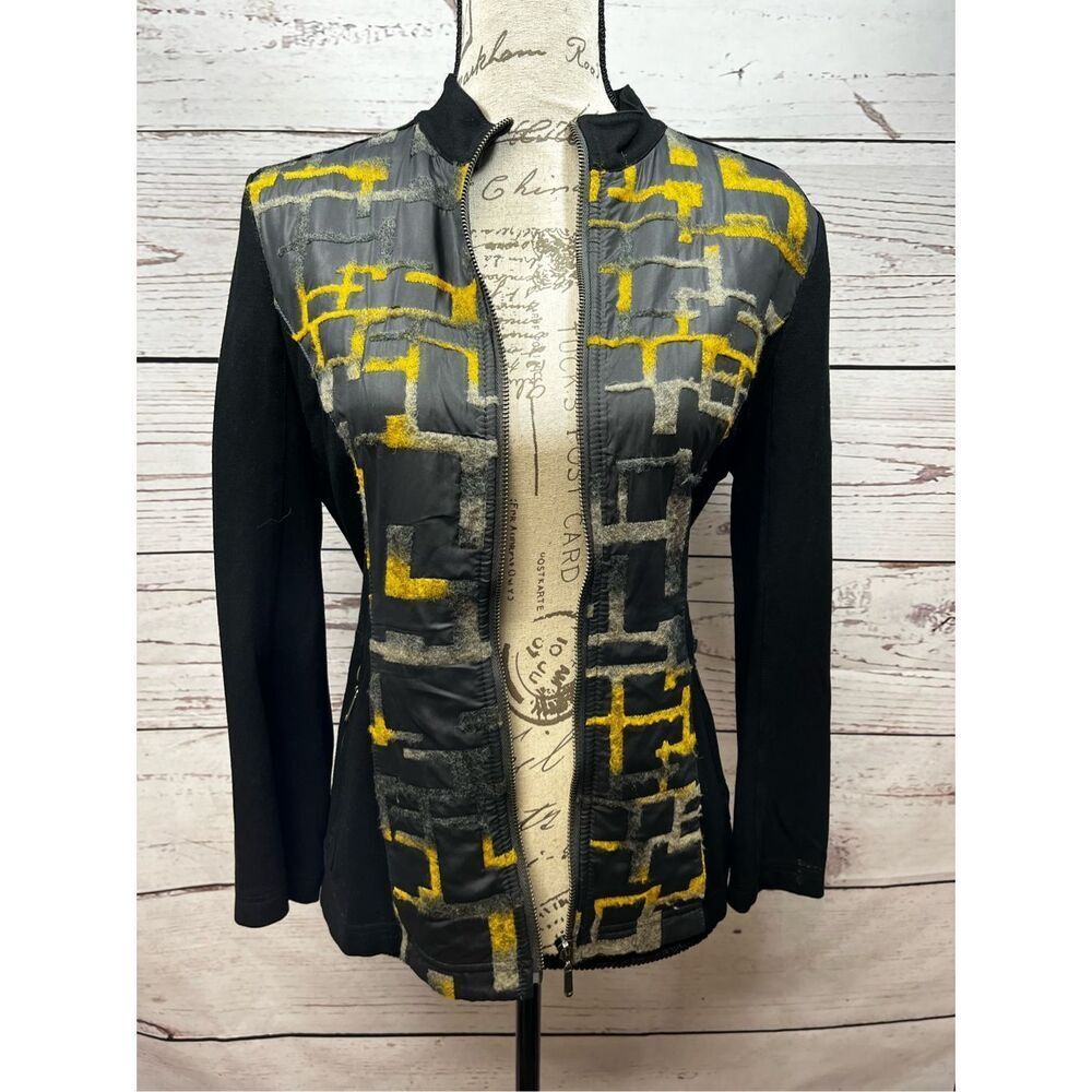 209‎ small black zip up jacket with yellow and black pattern in front - 3198